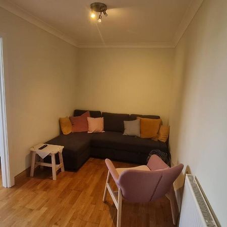 Bright & Lovely & Apartment Whetstone Екстер'єр фото