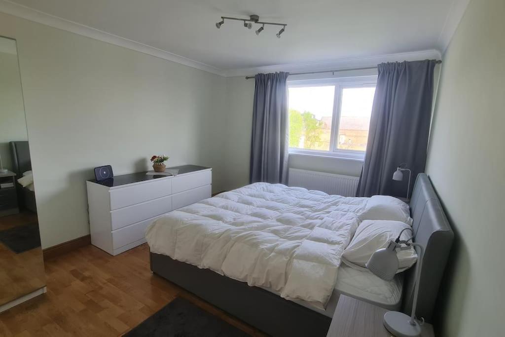 Bright & Lovely & Apartment Whetstone Екстер'єр фото