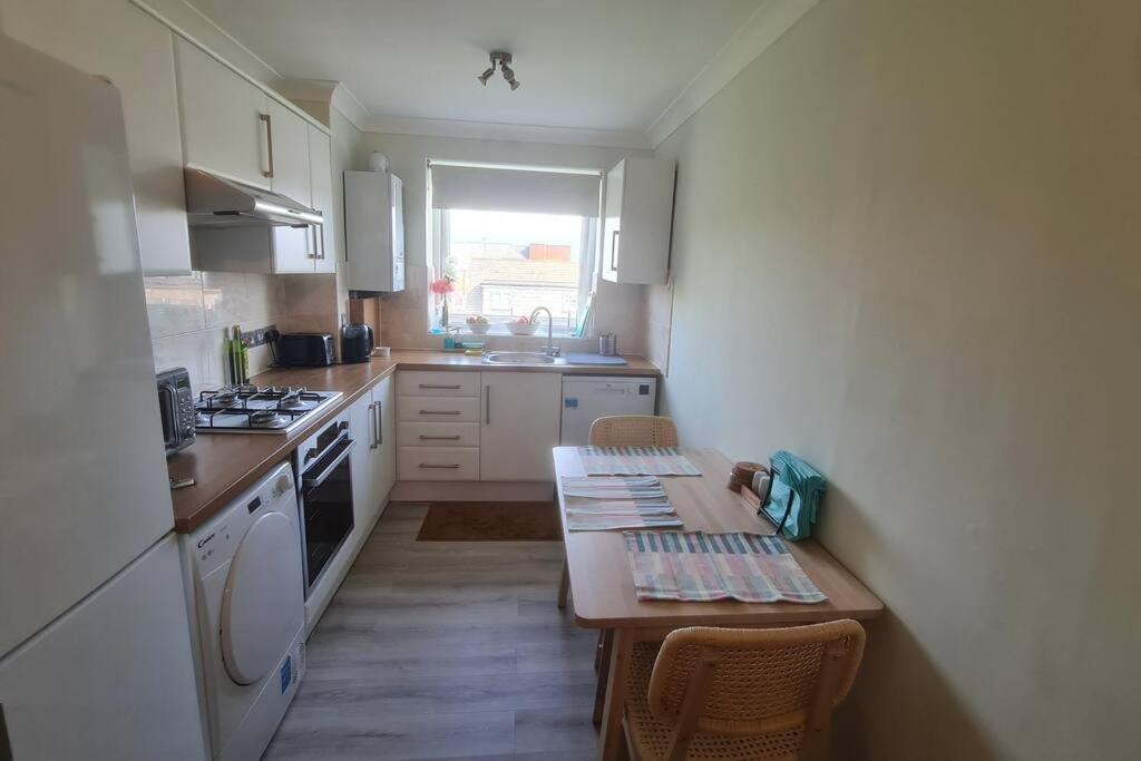 Bright & Lovely & Apartment Whetstone Екстер'єр фото